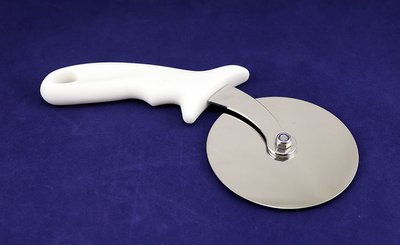 Нож-колесо для пицы с пластмассовой ручкой 13629 фото