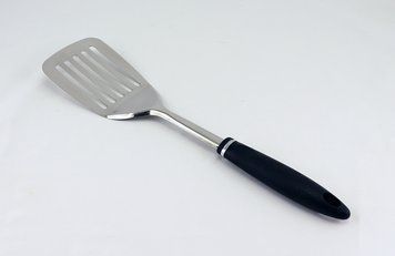 Лопатка кухонна вигнута з пластмасовою ручкою 3415 фото